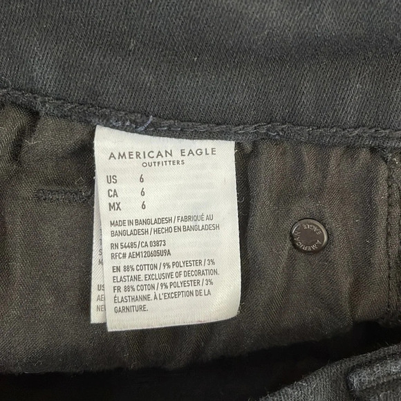 AMERICAN EAGLE Curvy Hi-Rise Shortie Shorts Black Roll Cuff 5 Pocket Design 6 - Picture 9 of 12
